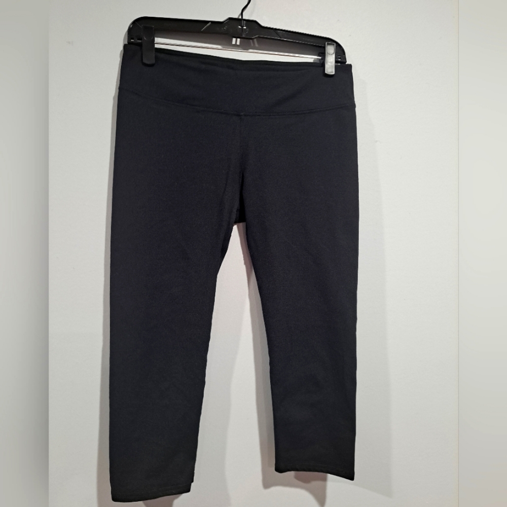 Fabletics Capri leggings size M